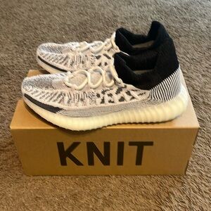 Yeezy 350 CMPT Panda Size 9 Mens!!